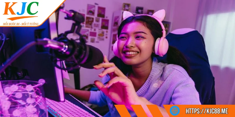 nhân viên livestream game