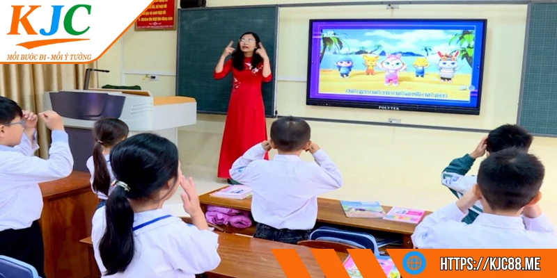 tu sửa điểm trường