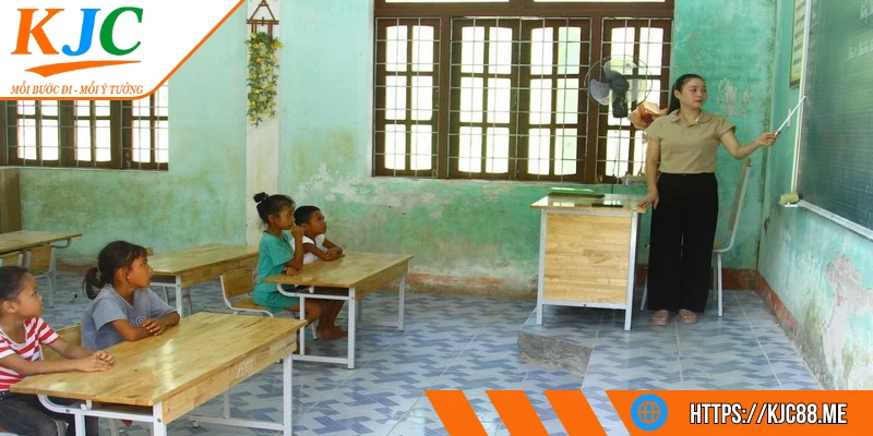 tu sửa điểm trường
